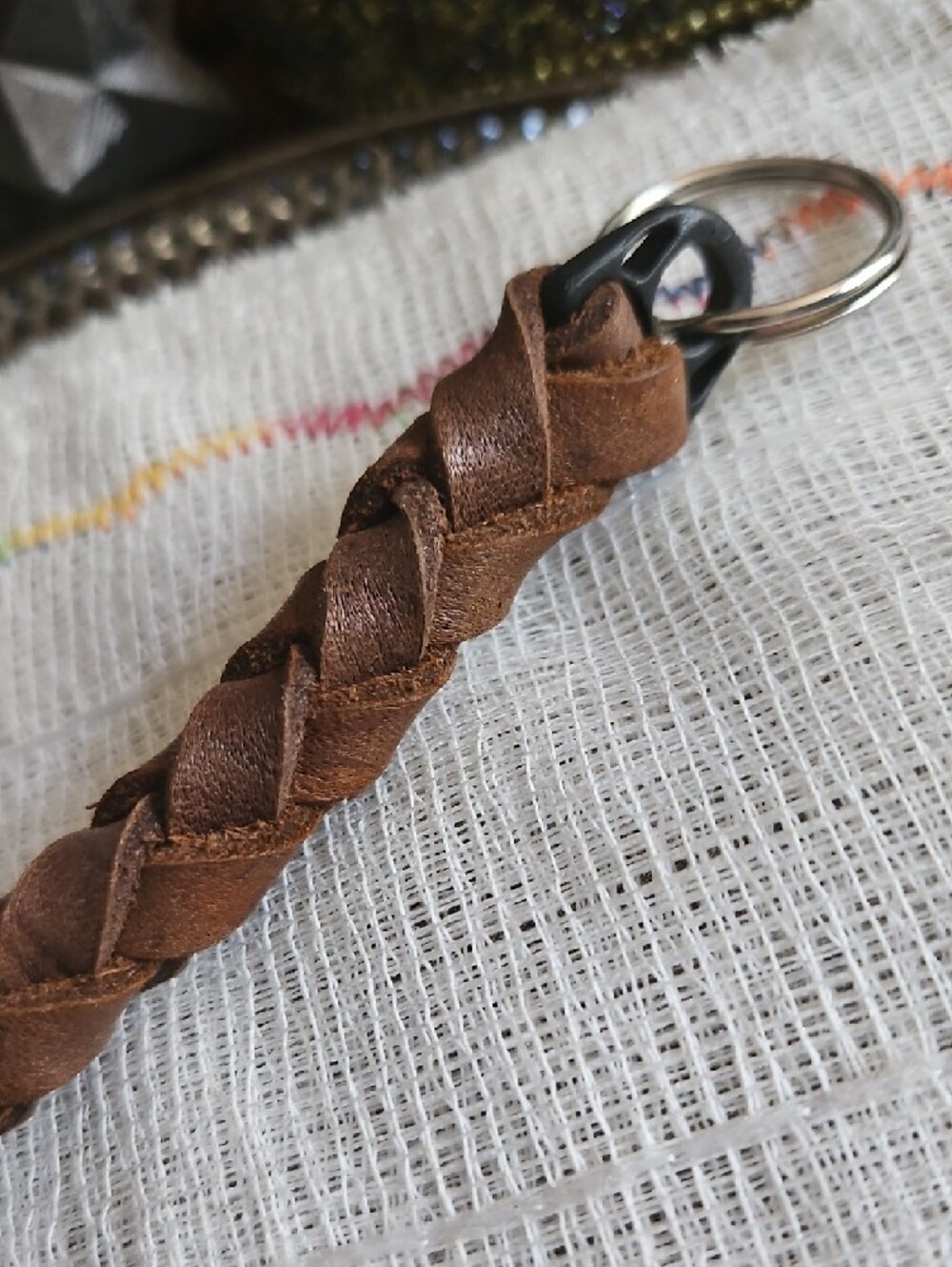 Hand Crafted Braided Genuine Leather Brown Keychain New GIFTED - Picture 3 of 8